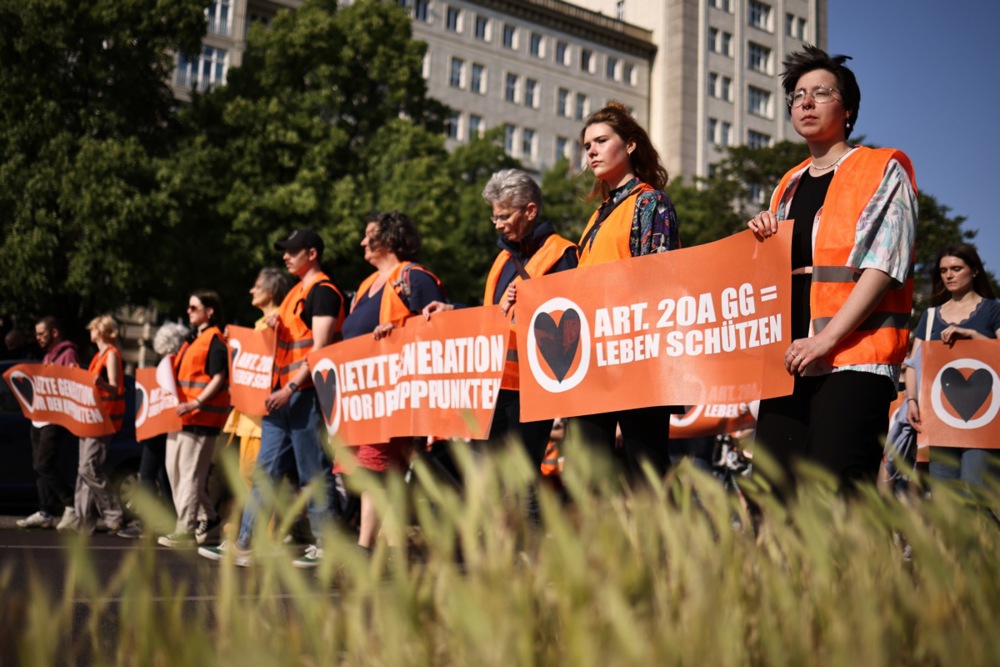 There are more than 140 active investigations into alleged attacks on radical climate protesters in Germany, authorities in the country have claimed. (EPA-EFE/CLEMENS BILAN)
