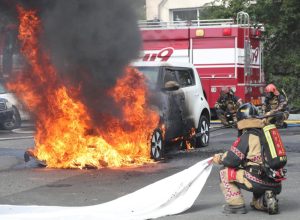 Firefighters do not need help with fighting new electric car blazes, the European Commission has declared. (EPA-EFE/YONHAP SOUTH KOREA OUT)