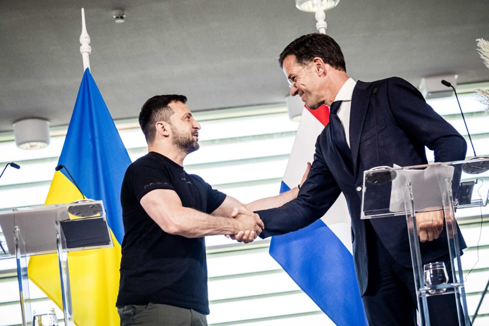 The Netherlands is planning to hand over its entire fleet of F-16s to Ukraine in order to help it fight off Russia, Zelensky has claimed in a social media post. (EPA-EFE/ROB ENGELAAR)