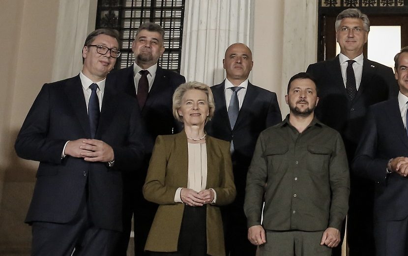 Ukrainian President Volodymyr Zelenskyy has met with his Serbian counterpart, Aleksandar Vucic, at an EU-West Balkans summit in Greece. (EPA-EFE/KOSTAS TSIRONIS)