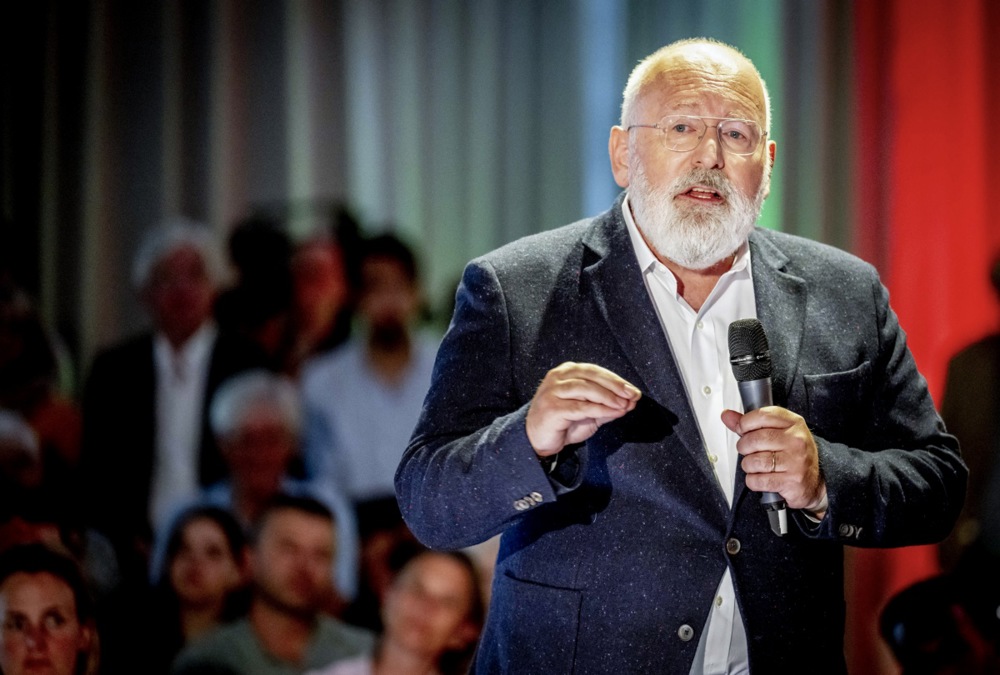 Frans Timmermans, the European Commission's former green tsar, has lashed out at the political "right" for daring to criticise his green agenda. (EPA-EFE/ROBIN UTRECHT)