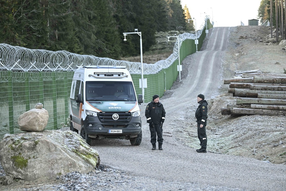 EU border agency Frontex has announced that it will increase its number of guards on the Finnish border in response to a burgeoning migrant crisis from Russia. (EPA-EFE/KIMMO BRANDT)