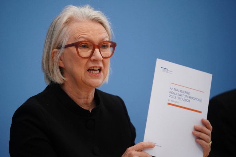 Germany should implement a Ukraine "solidarity" tax to fund the country's war against Russia, a senior economist has said. (2023/2024. EPA-EFE/CLEMENS BILAN)
