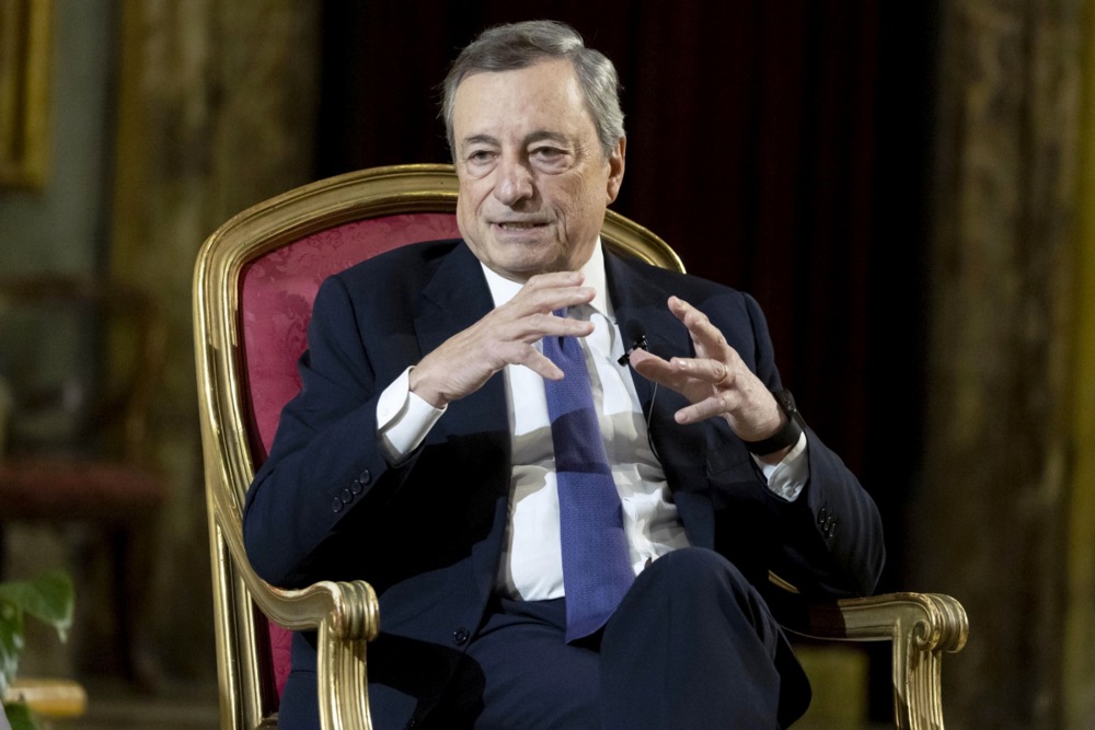 The European Union now needs "to become a state" to survive in the modern world, former Italian Prime Minister and ECB boss Mario Draghi has claimed. (EPA-EFE/MASSIMO PERCOSSI)