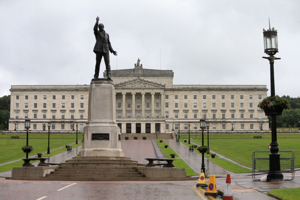 Westminster has offered £3.3 billion (~€3.7 billion) in funding to politicians in Northern Ireland as part of a last-ditch effort to restore local government in the UK-controlled region. (EPA/PAUL McERLANE)