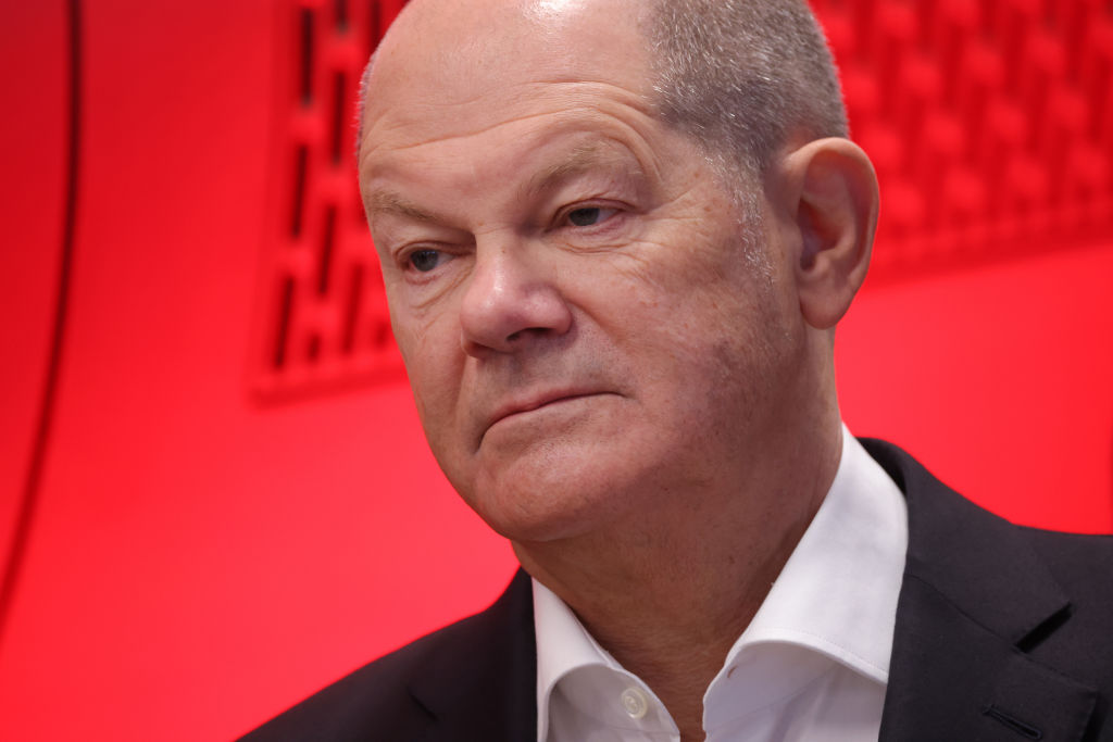 Members of Olaf Scholz's left-wing Sozialdemokratische Partei (SPD) are begging the chancellor to crack down on mass migration. (Photo by Sean Gallup/Getty Images)