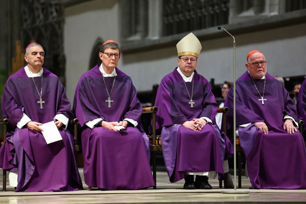 Catholics in Germany are not permitted to vote for the populist Alternative für Deutschland (AfD) party over its alleged "ethnic nationalist" views, the country's association of bishops has said. (EPA-EFE/ANNA SZILAGYI)