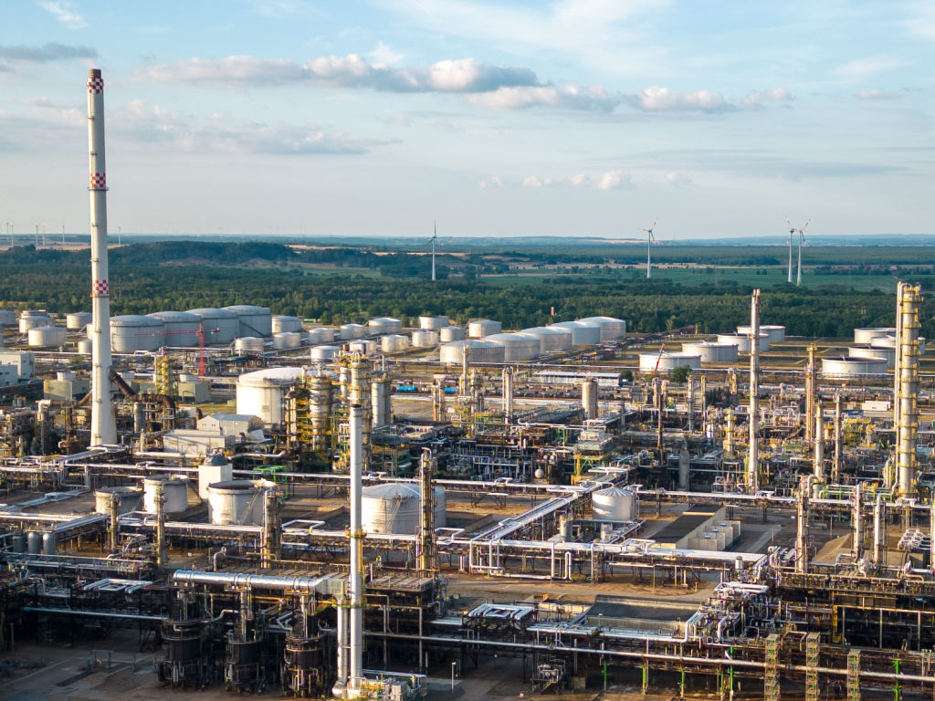 The PCK Schwedt oil refinery majority owned by Russia's Rosneft. (Photo by Christian Ender/Getty Images)