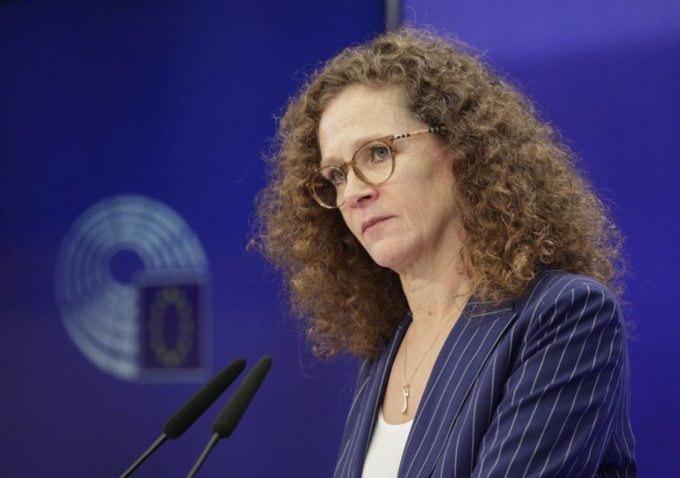 The European Parliament has approved measures cracking down on "crooks" who help sanctioned entities such as Russia evade EU sanctions. (EPA-EFE/OLIVIER HOSLET)