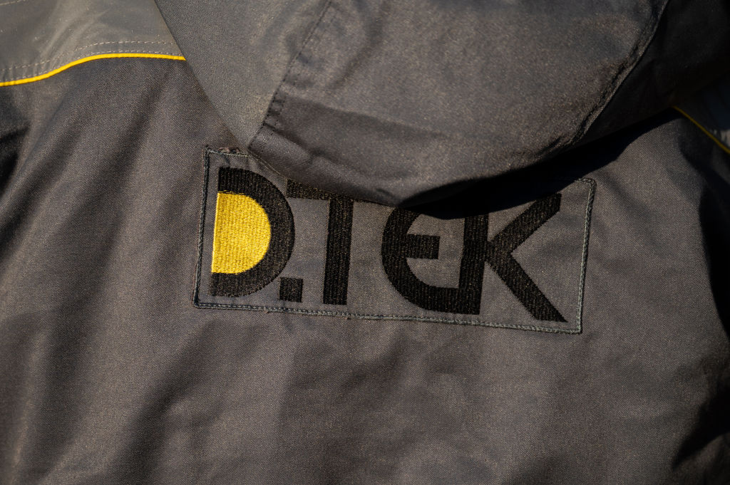 Undeterred: The DTEK inscription on a workers's jacket. The Ukraine power company has been hard hit by the latest Russian strikes. (Maks Muravsky/Global Images Ukraine via Getty Images)