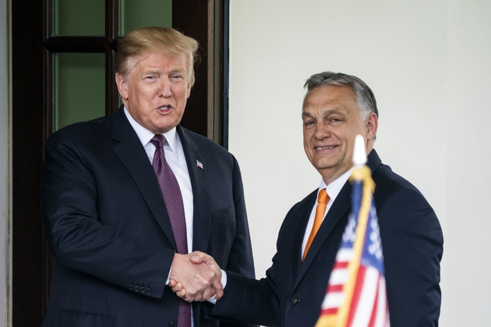 ARCHIVE IMAGE: Former US President Donald Trump has vowed close ties with Viktor Orbán's Hungary "when" he is reelected later this year. (EPA-EFE/JIM LO SCALZO)