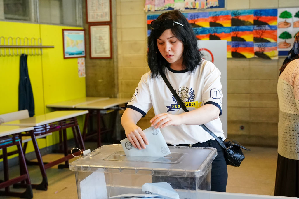 EU officials are rallying young voter turnout in the hopes of countering a potential surge of Europe's "populist" movements. (Photo by Sercan Ozkurnazli/ dia images via Getty Images)