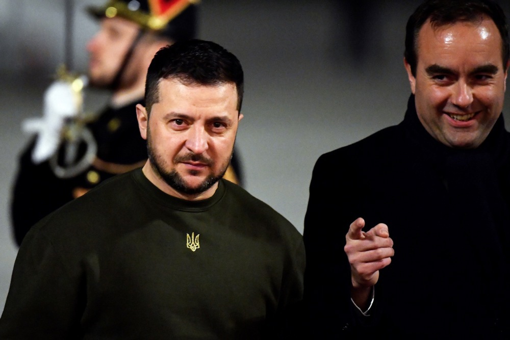 Ukraine's top commander Oleksandr Syrskyi announced that he had signed paperwork with France's Defence ministry allowing French military instructors to visit Ukrainian training centres. Paris for its part, did not deny this nor confirmed it.EPA-EFE/JULIEN DE ROSA / POOL MAXPPP OUT