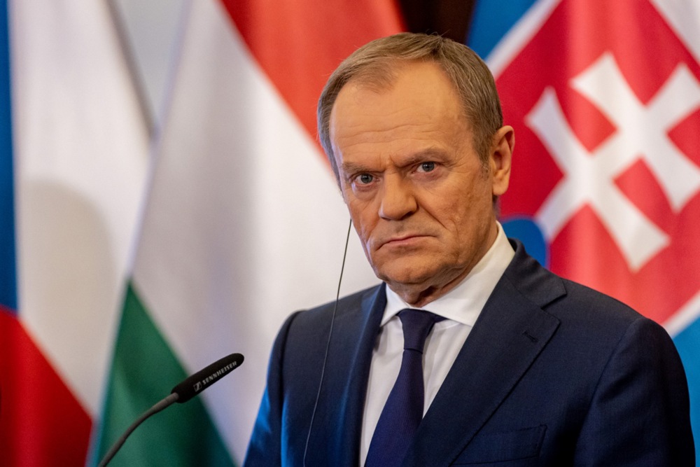 What do I do now? Better ask Germany or France EPA-EFE/MARTIN DIVISEK