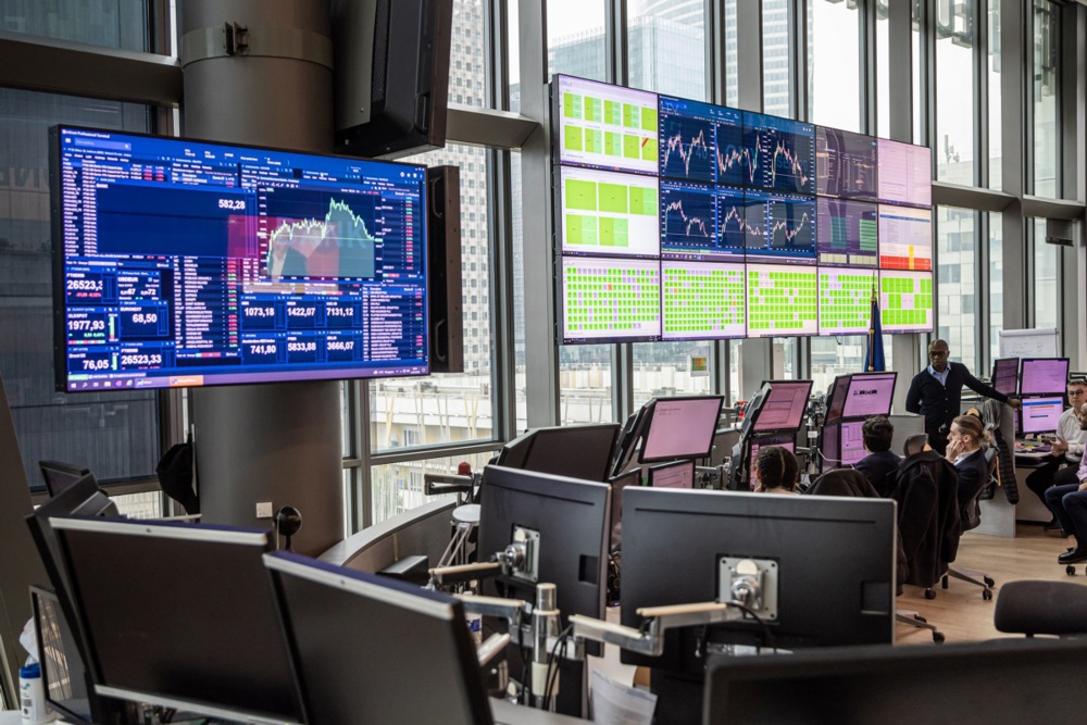 French equities faced significant pressure on Friday morning, with the Paris Bourse declining by 1.4% as investors expressed wariness amidst a growing political crisis.EPA-EFE/CHRISTOPHE PETIT TESSON