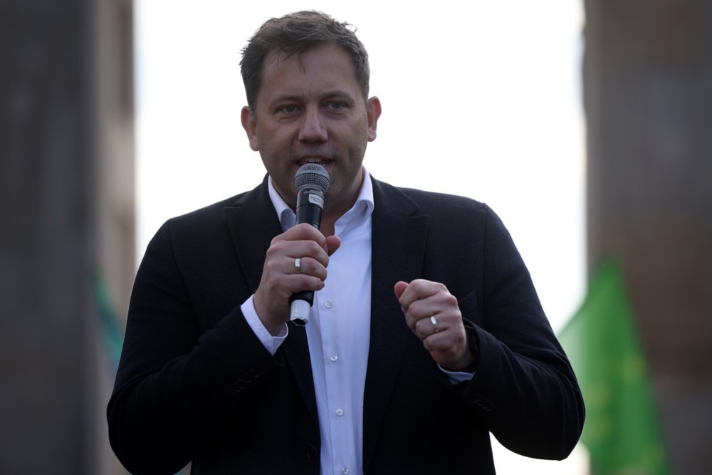 Everyone actively involved in the populist Alternative for Germany (AfD) party is a "Nazi", Lars Klingbeil, the defeated co-leader of the German Social Democratic Party (SPD), has said. (EPA-EFE/CLEMENS BILAN)