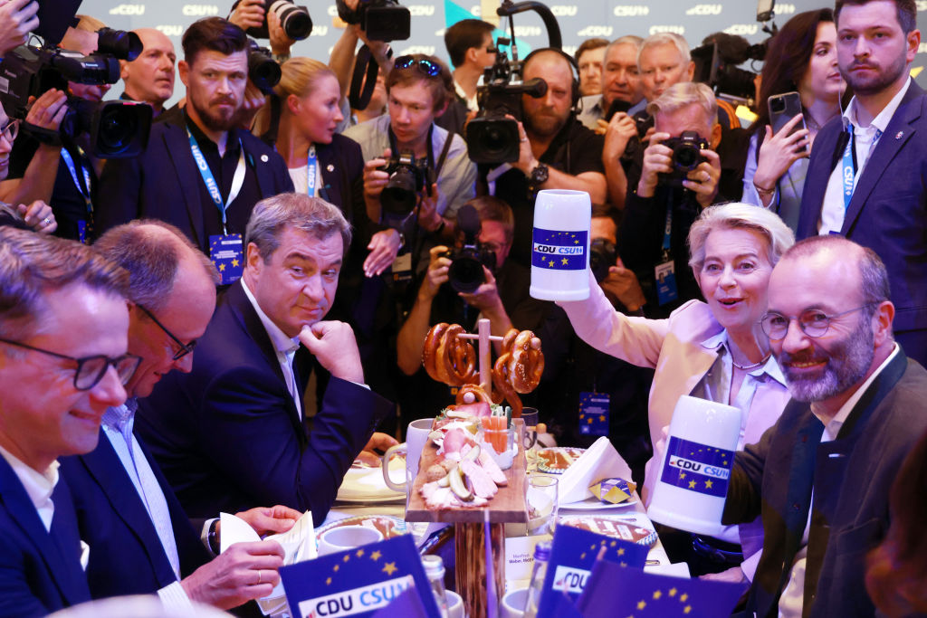 Lukewarm beer for the lukewarm parties (Photo by Johannes Simon/Getty Images)