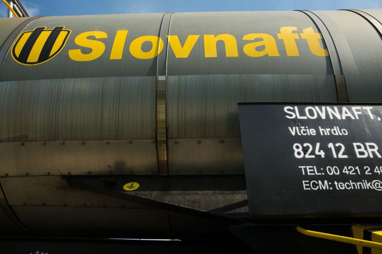 Slovak Prime Minister Robert Fico threatened to halt diesel deliveries to Ukraine if Kyiv did not restore oil flow from the Russian company Lukoil through the Slovakian territory.(Photo by Zuzana Gogova/Getty Images)