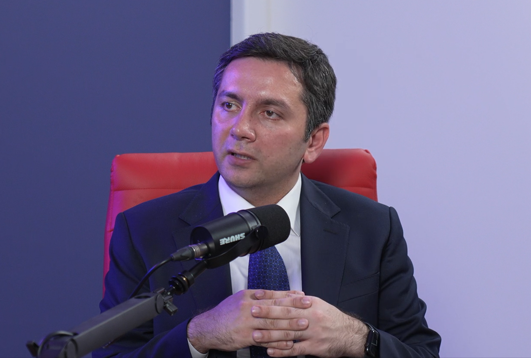 Yalchin Rafiyev in the Brussels Signal studio (Brussels Signal)