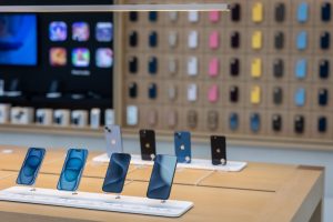 Apple has once again adjusted its App Store rules amid ongoing beatings from the European Union. (Photo by Annice Lyn/Getty Images)