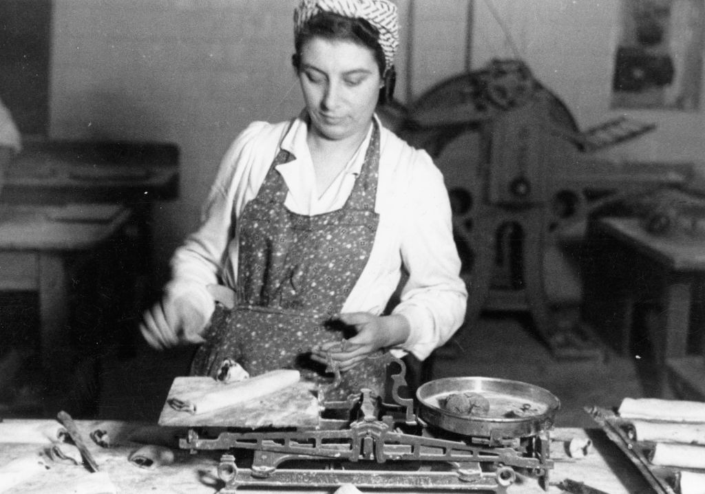 An Austrian woman adds FPO to her strudel and wonders about the mix (Photo by Votava/brandstaetter images via Getty Images)