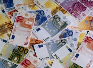 Where inflation comes from: the ECB prints the euro in trillions, pumps it out, destroys its value (Photo by Art Images via Getty Images)