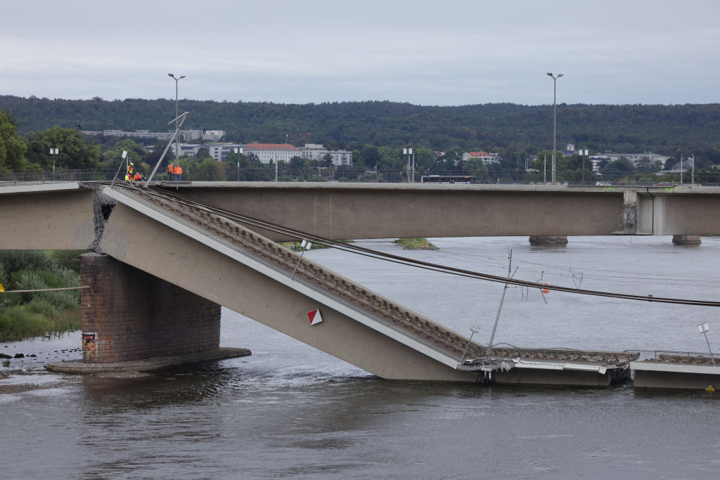 The partially collapsed Carola Bridge (Carolabrücke) in Dresden. (Sean Gallup/Getty Images)