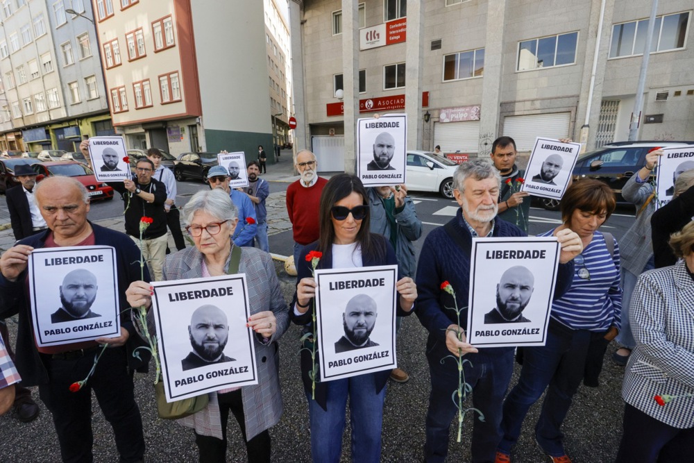 Who knew Gonzales/Rubtsov was such hot stuff? Who knew Polish female journalists were so desperate?. EPA-EFE/KIKO DELGADO