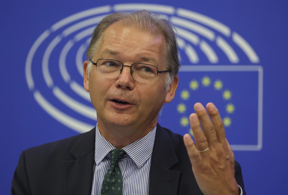 European Commission President Ursula von der Leyen has hired a former top dog within the Greens/EFA group to advise her on climate matters, a press release from the body has confirmed. (EPA-EFE/JULIEN WARNAND)