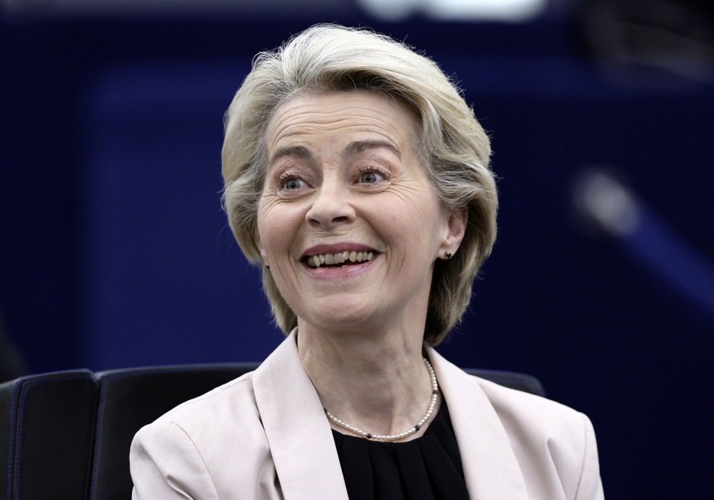The European Union will focus on the "decarbonisation" of its economy in an effort to make itself competitive with the United States and China, the bloc's top civil servant, Ursula von der Leyen. (EPA-EFE/RONALD WITTEK)