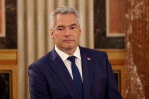 Karl Nehammer, leader of the ÖVP. His party is dropping in double digits but so far he has refused to move for winning right-wing Freedom Party. (Sean Gallup/Getty Images)