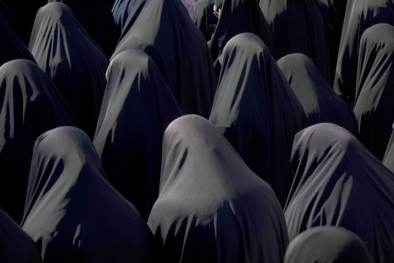 The modern woman in Tehran. Or is that in Molenbeek, maybe Frankfurt, ask you local Mullah for details. (Photo by Majid Saeedi/Getty Images)