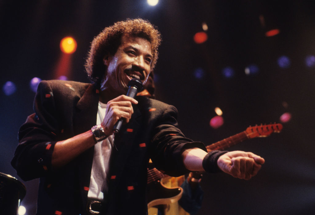 Do not mess my mood: dancing on the ceiling with Lionel Richie right through the election results (Photo by Jim Steinfeldt/Michael Ochs Archives/Getty Images)