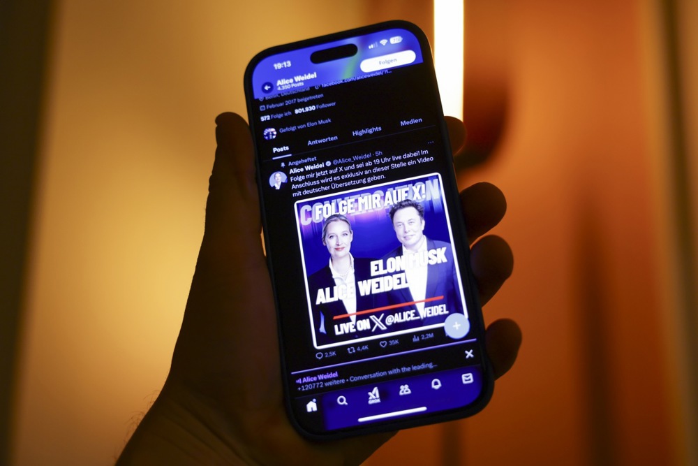 ARCHIVE IMAGE - The European Union has ramped up its Digital Services Act [DSA] investigation into the X social media platform amid the bloc's growing feud with its owner, Elon Musk. (EPA-EFE/CHRISTOPHER NEUNDORF)