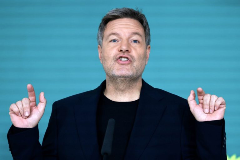 ARCHIVE IMAGE - The European Union should have its own regulator-friendly equivalents to X, TikTok and Instagram, the Chancellor candidate for Germany's Greens has said. (EPA-EFE/HANNIBAL HANSCHKE)