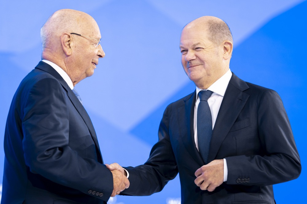 Supporting so-called "extreme-right" positions does not count as free speech, Germany's outgoing left-wing chancellor has told Elon Musk. (EPA-EFE/MICHAEL BUHOLZER)