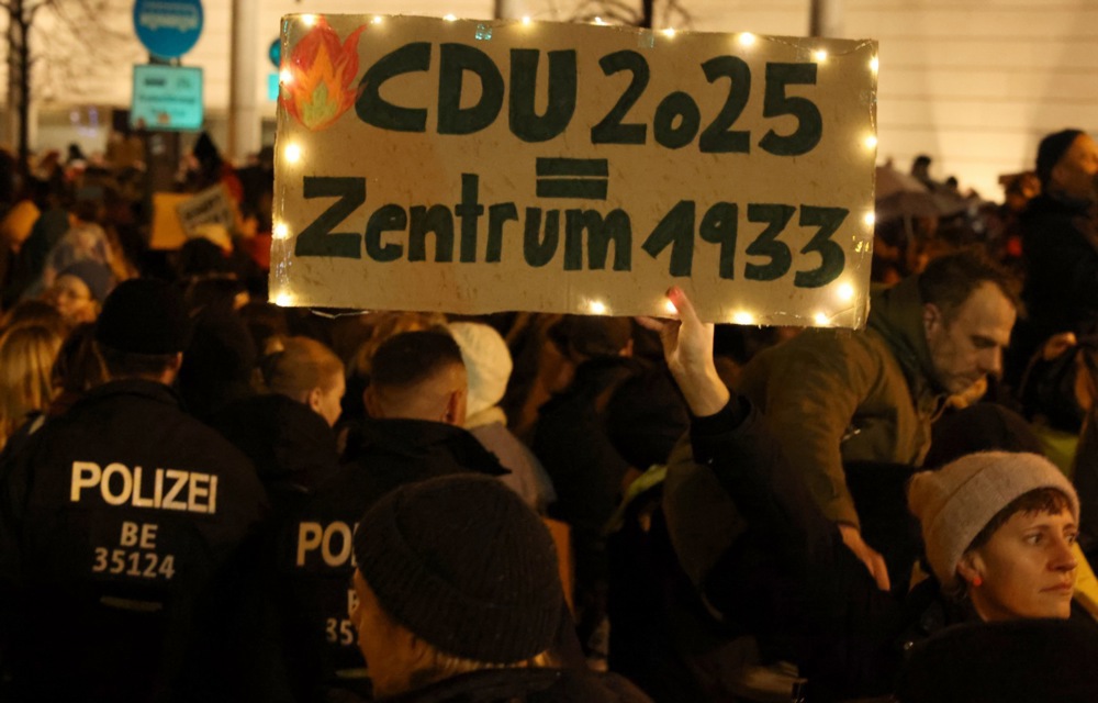 Thousands of protesters gathered outside the CDU’s Berlin headquarters on January 30, furious over the party’s decision to push an immigration law through the Bundestag with AfD support. EPA-EFE/HANNIBAL HANSCHKE