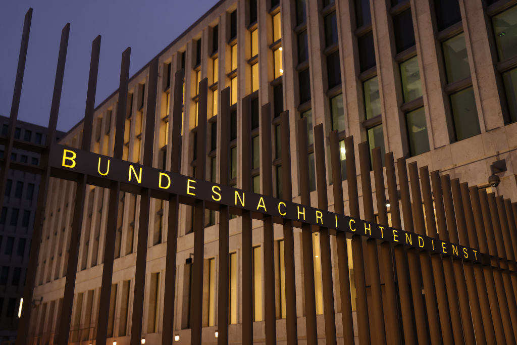 洋書 Ubermittlung Nachrichtendienstlicher Is It real or is it German intelligence? On online