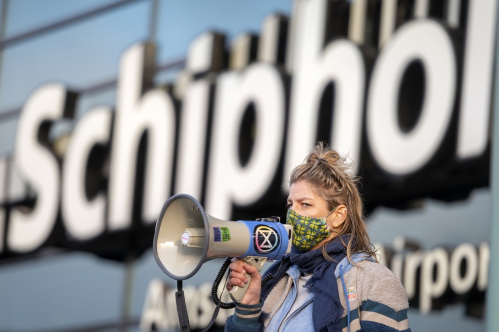 XR anti-aviation activists demand access to Schiphol Airport – so they can fly