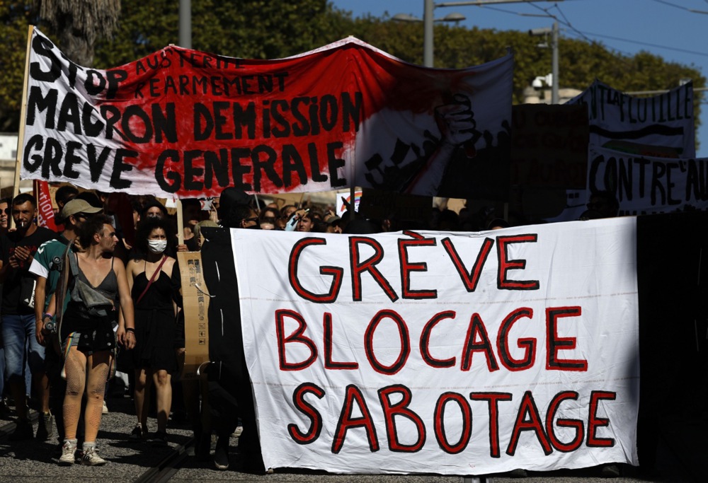 French protesters were on September 18 staging a day of nationwide disruption in a show of anger over President Emmanuel Macron's budget policies, with mass protests expected, transport chaos and clashes between police and demonstrators. EPA/GUILLAUME HORCAJUELO