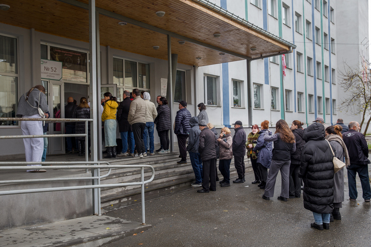 Norway votes in tight election where war and tariffs loom large