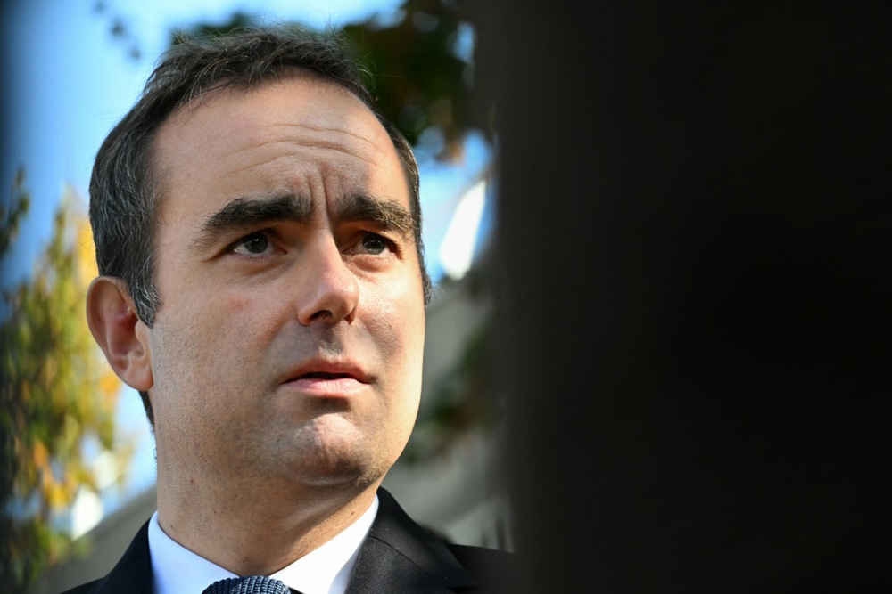 France’s freshly reappointed Prime Minister, Sébastien Lecornu, unveiled his new government late Sunday night, and it was barely out of the gate before opposition leaders began plotting its downfall. EPA/MARTIN LELIEVRE / POOL MAXPPP OUT