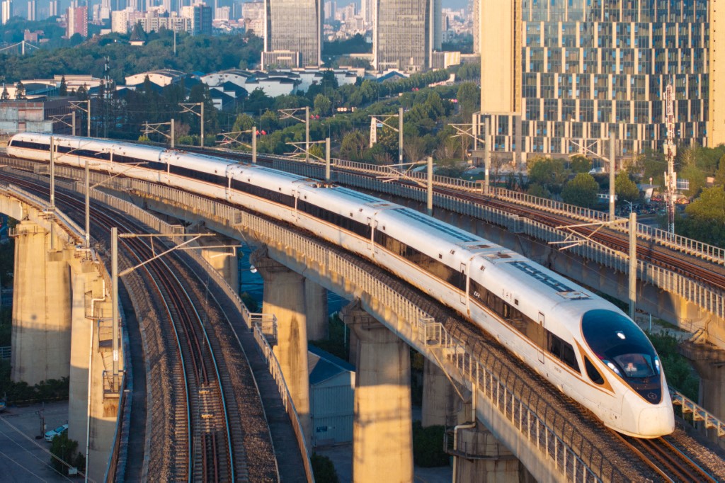 China builds mind-boggling high-speed trains while EU falls way behind