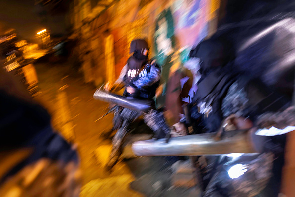 Ukraine's anti-corruption agency said today it was conducting large-scale raids targeting the country's energy sector -- an operation that comes after months of infighting over Kyiv's anti-graft efforts. (Photo by John Moore/Getty Images)