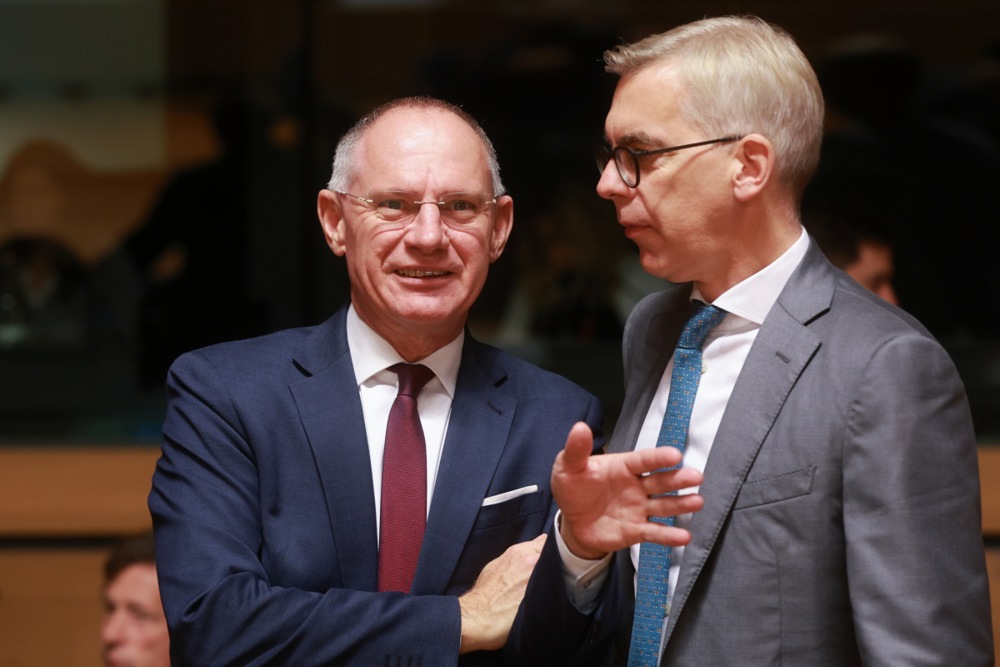 Austrian Right and Left team up to prevent government eavesdropping on private messages