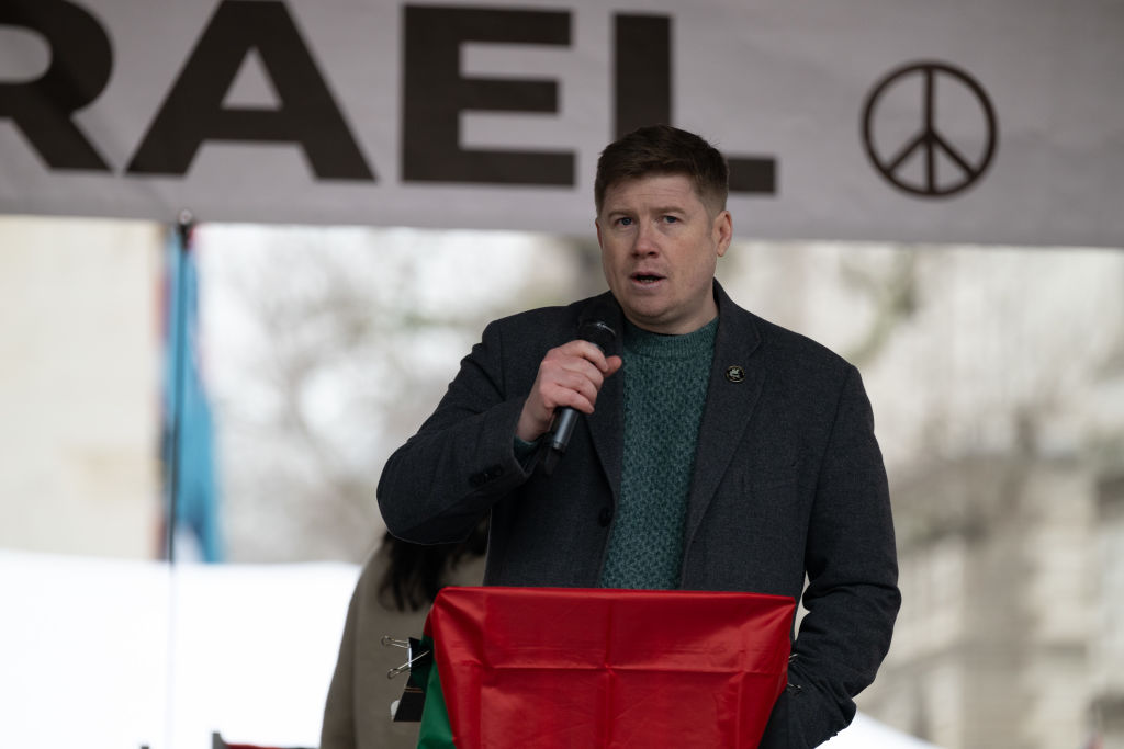 UK union leader caught fraternising with ‘anti-fascist’ Russians in occupied Ukraine