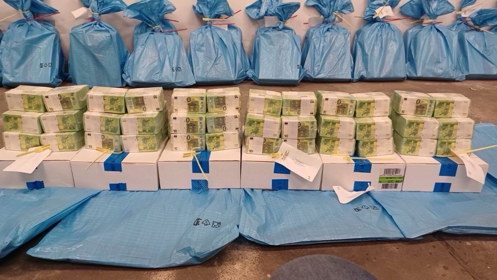 Hungarian seizure of Ukrainian cash and gold sparks money laundering allegations