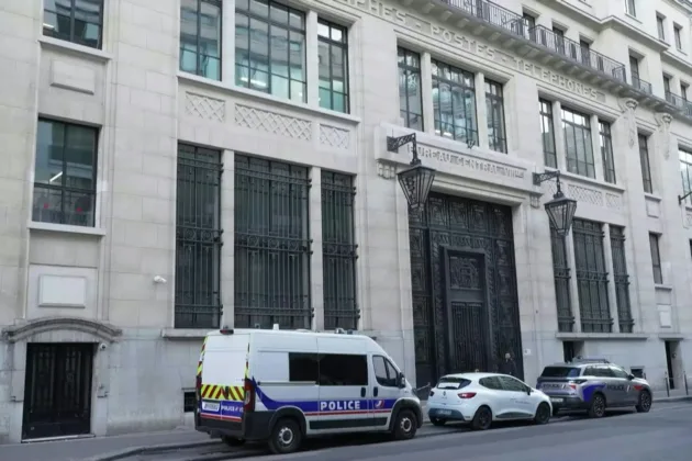 A suspected terrorist attack was narrowly foiled in Paris, in front of the Bank of America during the night of Friday 27 to Saturday 28 March, highlighting ongoing security concerns in Europe (ADRIEN MARCHAND AFP)