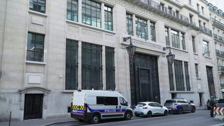 A suspected terrorist attack was narrowly foiled in Paris, in front of the Bank of America during the night of Friday 27 to Saturday 28 March, highlighting ongoing security concerns in Europe (ADRIEN MARCHAND AFP)