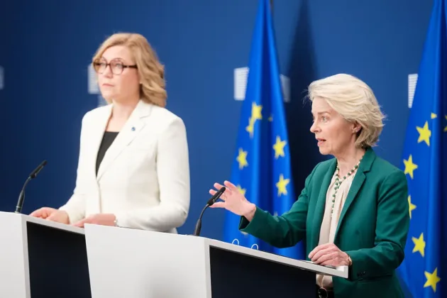 The European Commission is turning up the pressure on EU capitals to deploy the age-verification app.(Photo by Thierry Monasse/Getty Images)